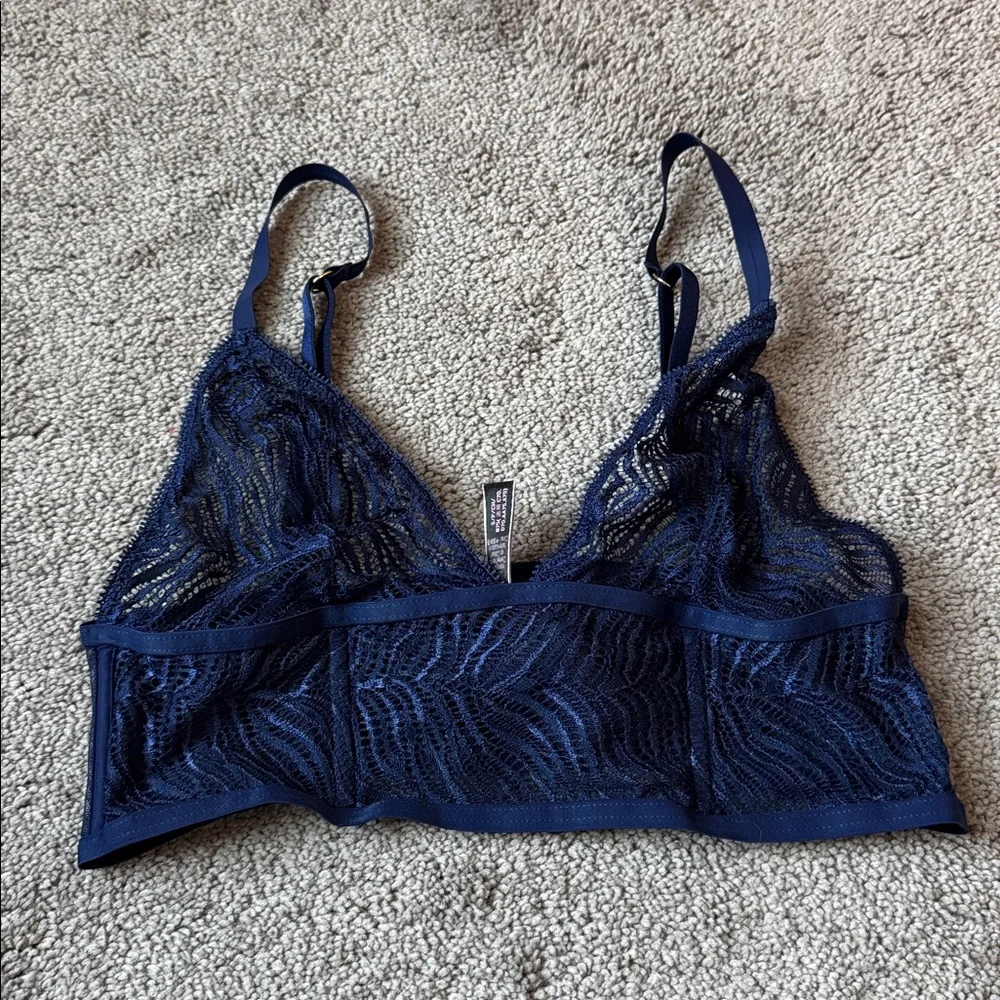 Victoria's Secret Navy Luxe Lingerie Unlined Zebra Lace Triangle Bralette SIZE S - Picture 2 of 5